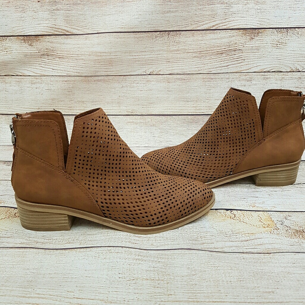 NIB Madden NYC Ankle Booties Cut Out Brown 9